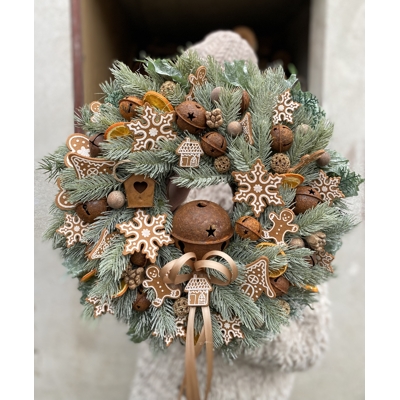 Zimný veniec s medovníčkami