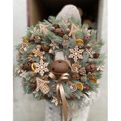 Zimný veniec s medovníčkami