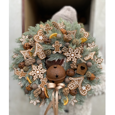 Zimný veniec s medovníčkami