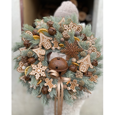 Zimný veniec s medovníčkami