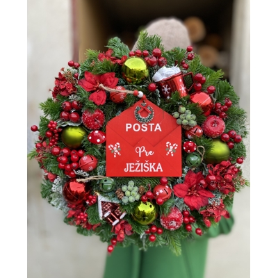 Vianočný veniec s poštou pre Ježiška