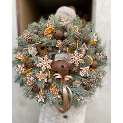 Zimný veniec s medovníčkami