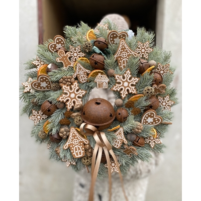 Zimný veniec s medovníčkami