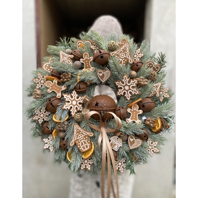 Zimný veniec s medovníčkami