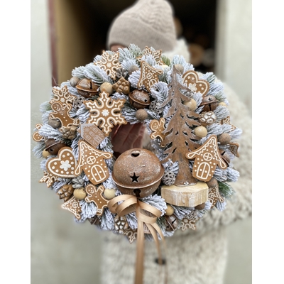 Zimný veniec s medovníčkami