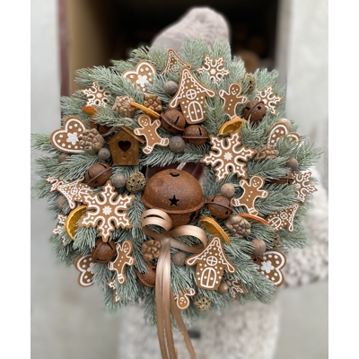 Zimný veniec s medovníčkami